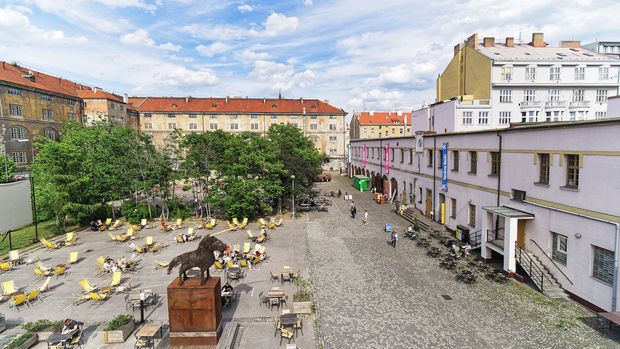 Letní kino v Kasárnách Karlín je zpět. Diváky čeká jedna zvláštnost