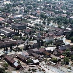 Zaplavená obec Troubky při povodních v roce 1997