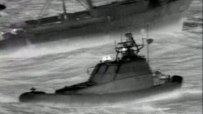 Snímek ze záchranné akce, který agentuře Reuters poskytlo nizozemské námořnictvo
