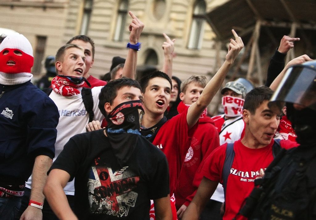 Slavia - pochod fanoušků