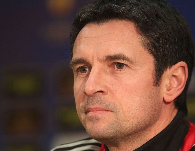 Fotbalový trenér Lyonu Rémi Garde na tiskové konferenci před utkáním Evropské ligy 2012/13 se Spartou Praha.