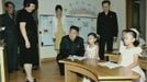 North Korean leader Kim Jong-un squats next to a student, as an unidentified woman stands behind him, during a visit to a pre-school in Pyongyang in this undated still image aired on video. REUTERS/KRT via Reuters TV (NORTH KOREA - Tags: POLITICS) FOR EDITORIAL USE ONLY. NOT FOR SALE FOR MARKETING OR ADVERTISING CAMPAIGNS. THIS IMAGE HAS BEEN SUPPLIED BY A THIRD PARTY. IT IS DISTRIBUTED, EXACTLY AS RECEIVED BY REUTERS, AS A SERVICE TO CLIENTS. NORTH KOREA OUT. NO COMMERCIAL OR EDITORIAL SALES IN NORTH KOREA Published: Čec. 15, 2012, 5:33 dop.