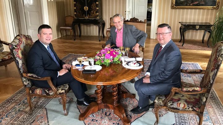 Hamáček a Staněk dorazili do Lán, jednají se Zemanem o obsazení ministerstva kultury