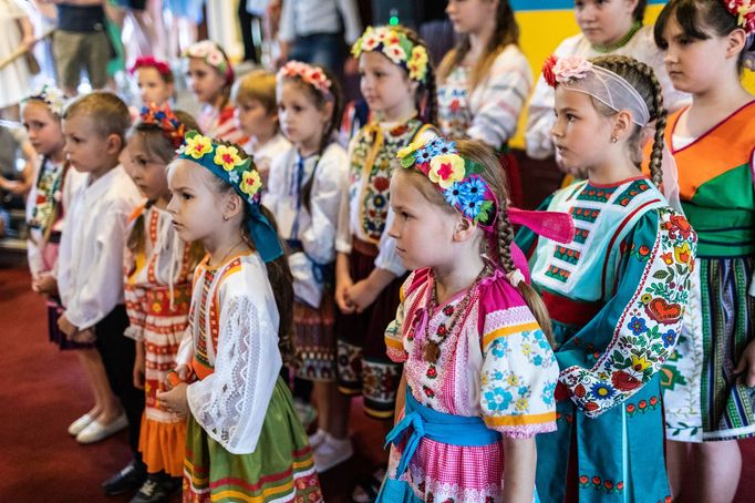 Na akci pro ukrajinské uprchlíky vystoupila ukrajinská rapperka Alyona Alyona.