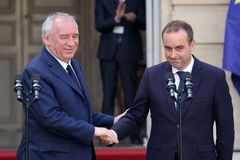 Nový francouzský premiér Lecornu převzal úřad od svého předchůdce Bayroua