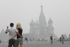 Smog v Moskvě. Cizinci už opouštějí město uprostřed požárů