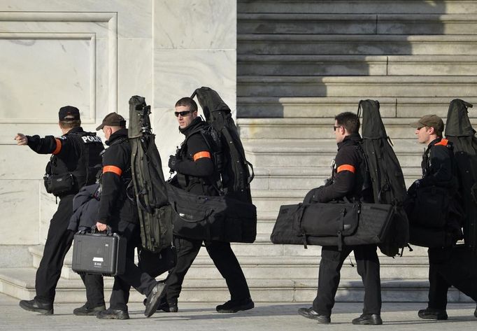 Připraveni jsou i odstřelovači tajné služby.