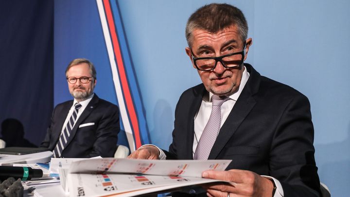 Hádají se, kdo víc zná problémy lidí. Fiala Babiše nazval privilegovaným komunistou