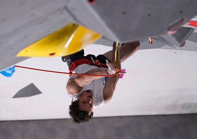 Sportovní lezec Adam Ondra ve finále na OH 2020