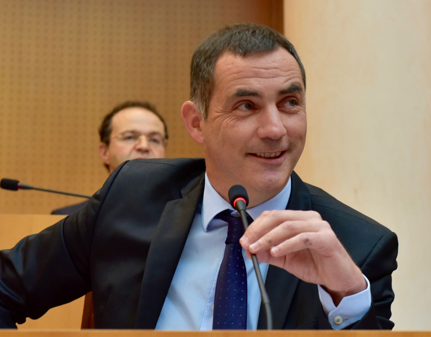 Lídr korsické politické koalice Pe a Corsica (Pro Korsiku) Gilles Simeoni.