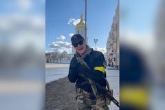 Mocný zpěv uprostřed ohroženého Kyjeva. K obraně města se přidala i ukrajinská hvězda