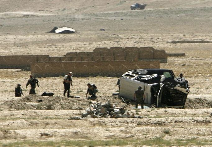 A damaged vehicle belonging to German diplomats is seen after a blast outside Kabul August 15, 2007. Three Germans travelling in a diplomatic convoy were killed and one was wounded in a roadside bomb blast near the Afghan capital Kabul on Wednesday, the local police chief said. REUTERS/Ahmad Masood (AFGHANISTAN)