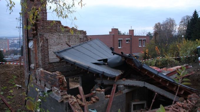 Ve Zlíně se zřítil rekonstruovaný baťovský domek
