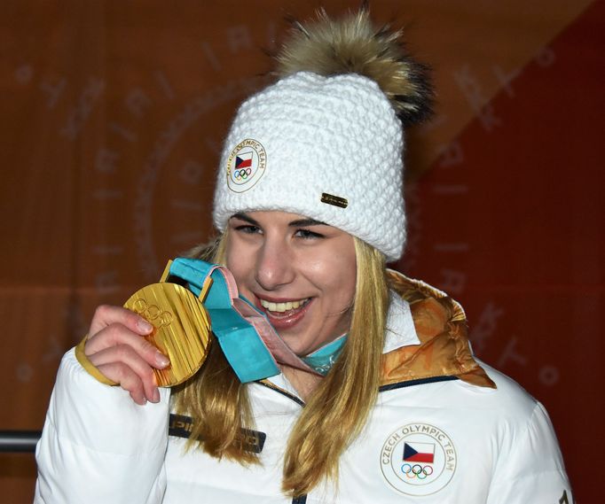 Ester Ledecká se zlatou medailí ze super-G na ZOH 2018