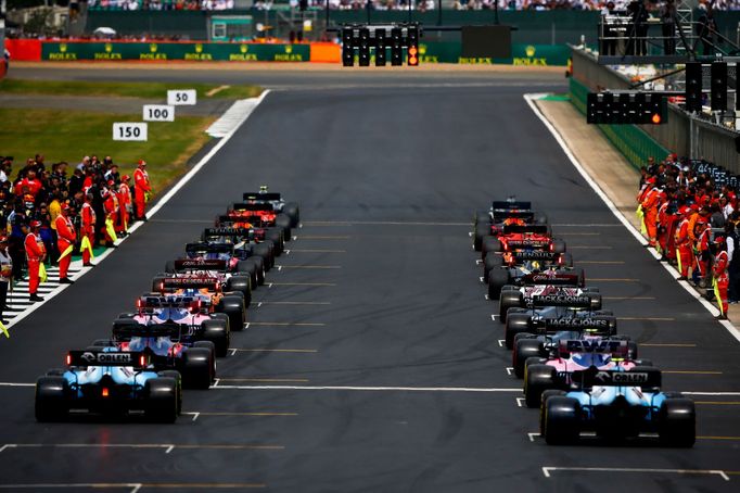 Start VC Británie formule 1 2019 v Silverstonu.