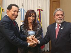 Chávez, argentinská prezidentka Kirchnerová a brazilský Lula da Silva