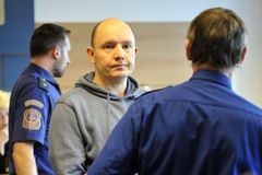 Soud zrušil trest 17 let za vraždu číšníka z roku 2001