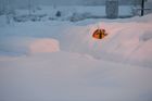 V Bavorsku jsou dál odříznuté od světa osady Jachenau a Buchenhöhe, kde uvízlo asi 350 lidí. Dnes sníh zatarasil přístup i do obcí Vorderbrand a Ettenberg.