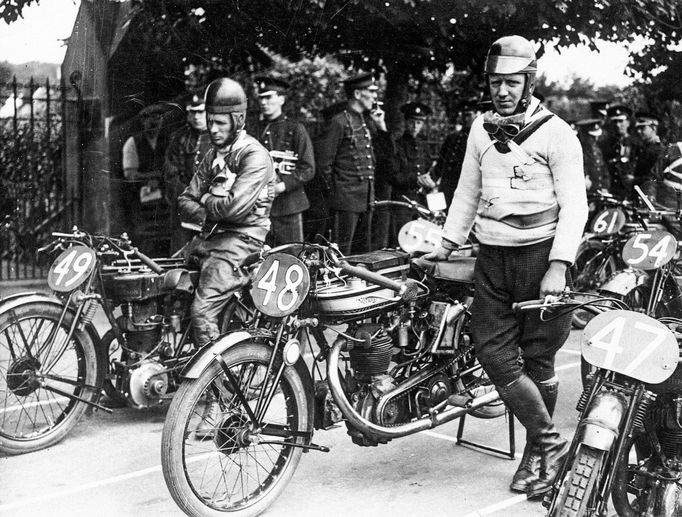 Motocyklový závod Tourist Trophy se jezdí na šedesátikilometrovém okruhu Snaefell Mountain Course na britském ostrově Man.