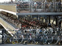 jízdní kola jsou v Amsterdamu dopravním prostředkem číslo jedna