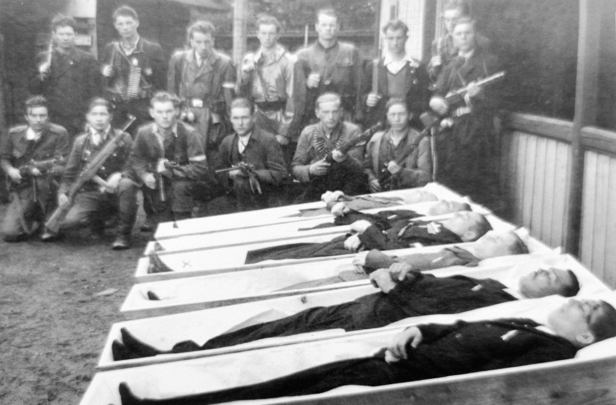 Jednorázové užití / Masakry a vypálené osady od nacistů v dubnu 1945