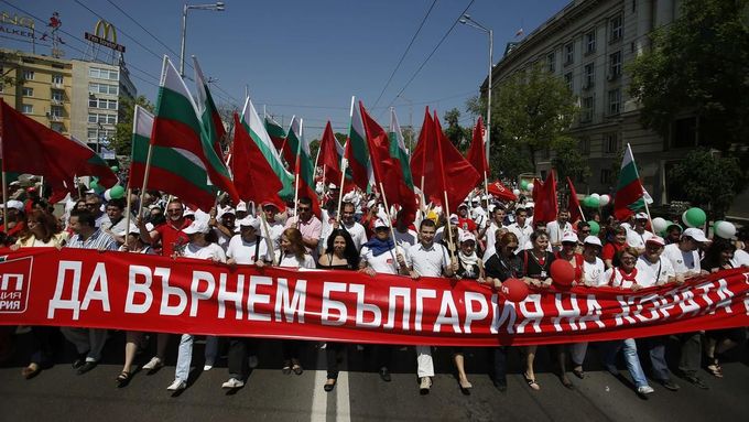 Prvomájový průvod stoupenců Bulharské socialistické strany.