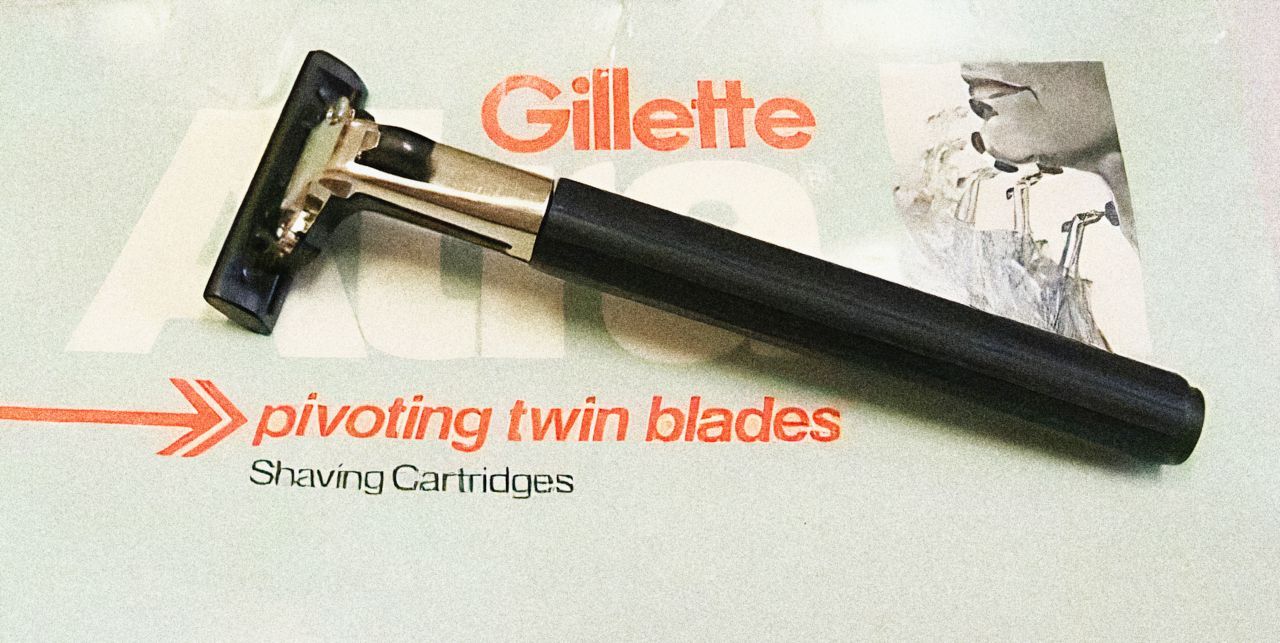 Jednorázové užití / Fotogalerie / Gillette / Před 120 lety požádal americký vynálezce King Camp Gillette o první patent na holicí strojek s vyměnitelnými čepelkami.
