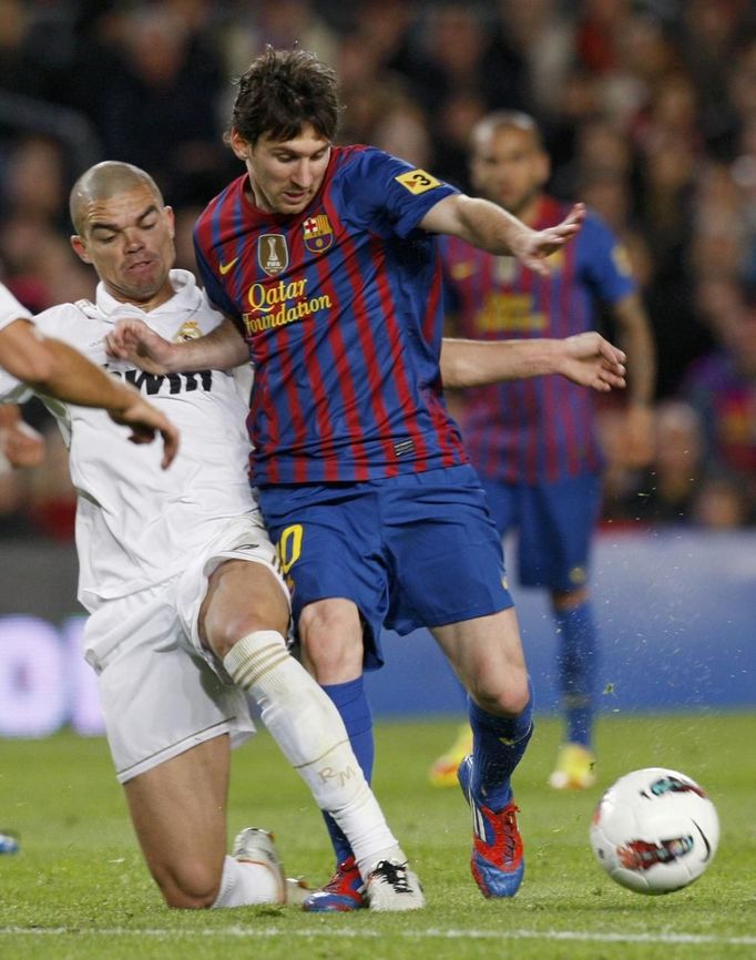 FC Barcelona - Real Madrid (Lionel Messi a Pepe)