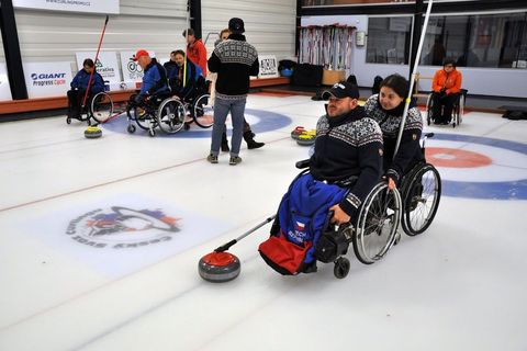Skalp Kanady a Ruska českým curlerům na mistrovství světa nestačil. Vrací se do béčka
