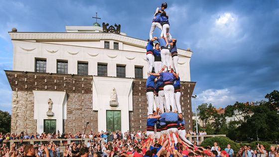 Podívejte se, jak dechberoucí katalánská tradice vypadá.