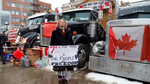 Protest proti covidovým opatřením v Kanadě, únor 2022.