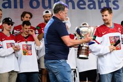 Kouč hokejových mistrů světa Rulík burcuje: Ať mohou sportovat i děti z chudých rodin