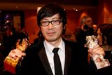 Podívejte se na tiskovou konferenci vítězného filmu Berlinale režiséra Diao Yinana Bai Ri Yan Huo.