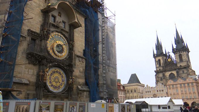 Video: Pondělí 8. ledna, devět hodin ráno. Pražský orloj před rozsáhlou opravou zvonil naposledy. Opět se rozezní v létě.