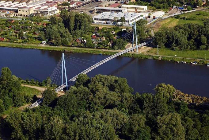 Cyklistická stezka přes Labe v Čelákovicích