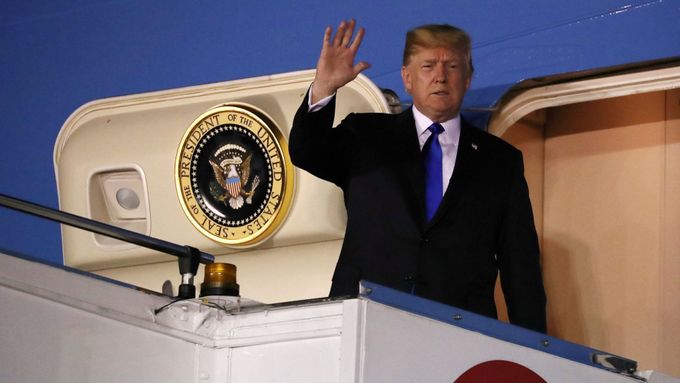 Trump dorazil do Singapuru na summit s Kim Čong-unem