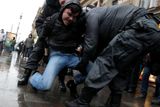 V Petrohradě policie zatýkala.