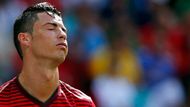 CRISTIANO RONALDO. Podobné jako u Pirla. Ronaldo předvedl individuální schopnosti, ovšem svůj tým nedokázal vyprovokovat ke kvalitnímu kolektivnímu výkonu a o to jde ve fotbale především. Portugalská hvězda dávala často gesty najevo, že není spokojena s výkony svých spoluhráčů. "Pravděpodobně jsme jen průměrný tým," řekl Ronaldo po MS.