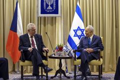 Diplomat: Zeman výroky o ambasádě poškodil naše vztahy