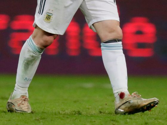 Zakrvácený kotník Lionela Messiho v semifinále Copa América 2021