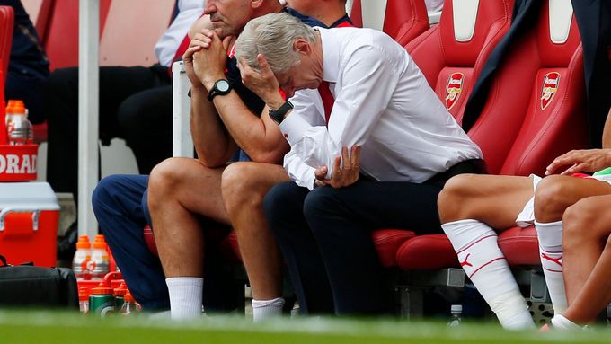 Arséne Wenger neměl na lavičce moc důvodů k radosti