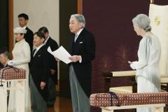 Japonský císař Akihito odstoupil. Začíná nová éra zvaná "krásná harmonie"