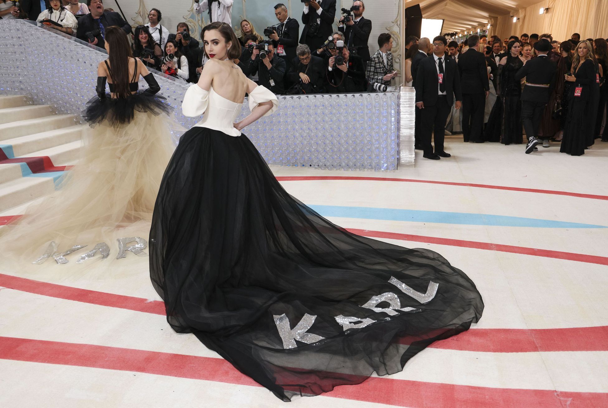 Lily Collins Met Gala 2023, žena