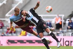 Souček je naše ocel, musí zůstat, ví West Ham. V týmu týdne je s Messim i Ronaldem