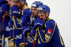 Nenoste týmové oblečení. Švédští hokejisté mají zákaz, v cizině musí chodit v civilu