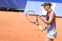 Hradecká a Kristýna Plíšková vyhrály v Praze čtyřhru, finále dvouhry patřilo Halepové