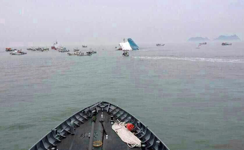 U Korejského poloostrova se potopil trajekt Sewol se 459 lidmi na palubě