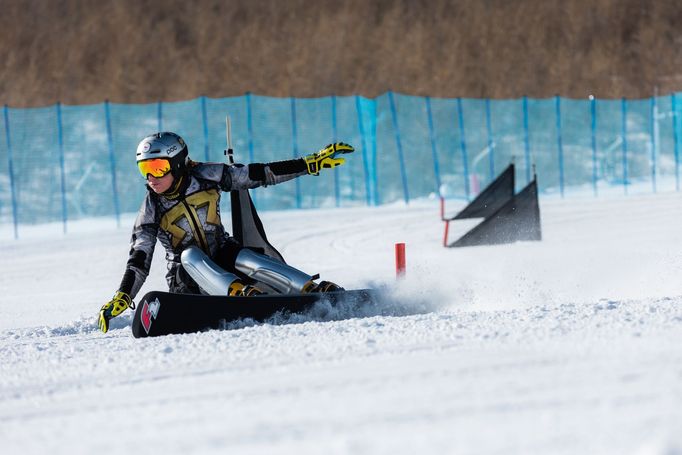 Ester Ledecká při tréninku na snowboardu v Pekingu 2022.