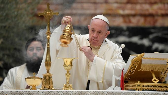 papež František při velikonoční mši