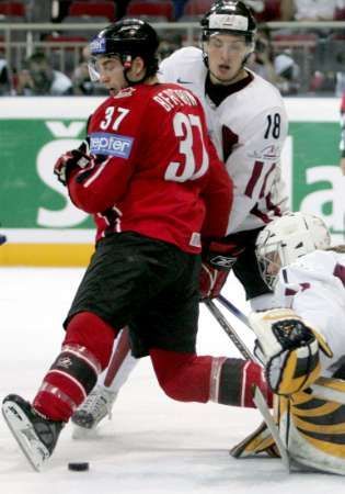 Lotyšsko - Kanada: Raitums, Pujacs a Bergeron